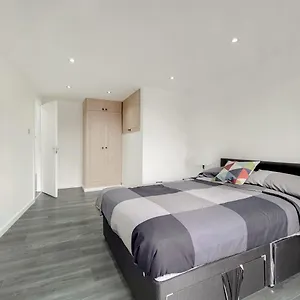  Apartment Lovely 4 Bed Perfect For Families!
