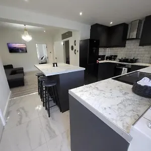  Apartment Eastend