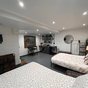 https://sleep-next-to-a-horse-in-a-stable-by-the-city.cardiffhotelswales.com